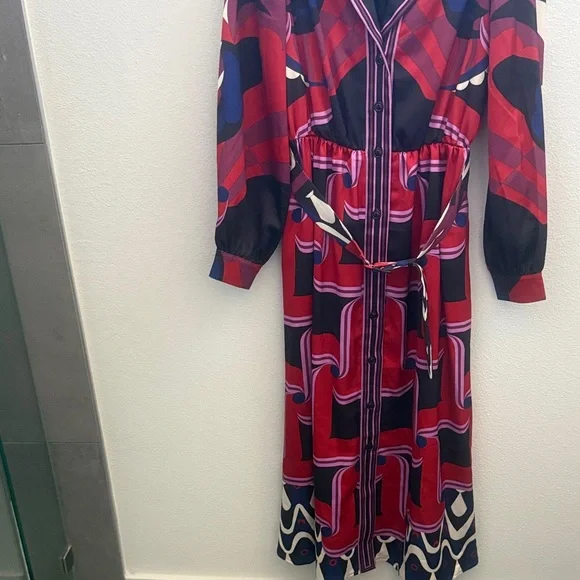 Elegant Long Sleeve Dress in Red and Black - Picture 2 of 3